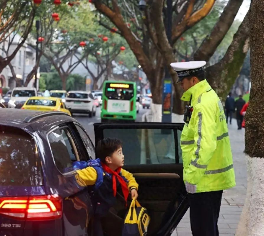 _ 中心城區中小學(xué)春季開(kāi)學(xué)交通出行提示 _出行提示