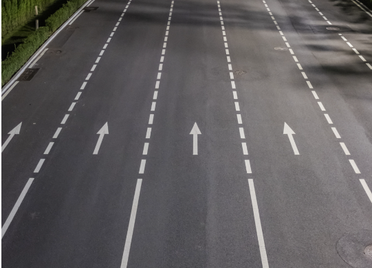 出行提示_緊閉車(chē)門(mén)防風(fēng)沙_大風(fēng)天氣安全駕車(chē)