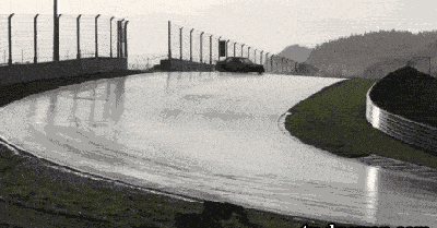 雨天開(kāi)車(chē)注意事項_出行提示_雨天安全出行