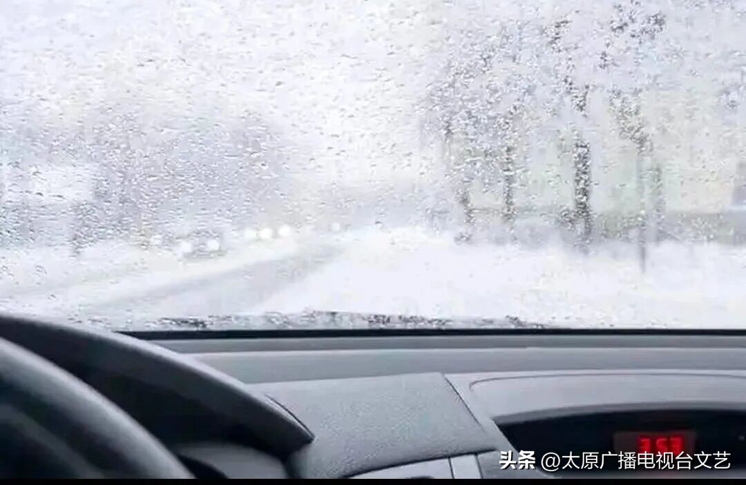駕車(chē)出行前的準備_出行提示_駕駛雪天車(chē)輛注意事項