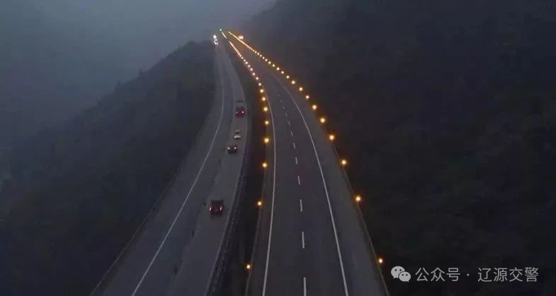 霧天行車(chē)安全常識_出行提示_低能見(jiàn)度駕駛技巧