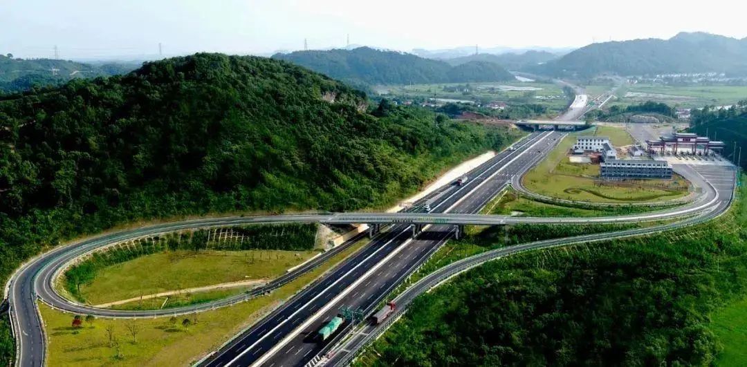 出行提示_2025年清明節高速免費出行攻略_清明節期間高速公路車(chē)流量統計