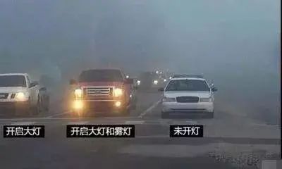 雪天行車(chē)安全注意事項_繞車(chē)檢查車(chē)胎安全_出行提示
