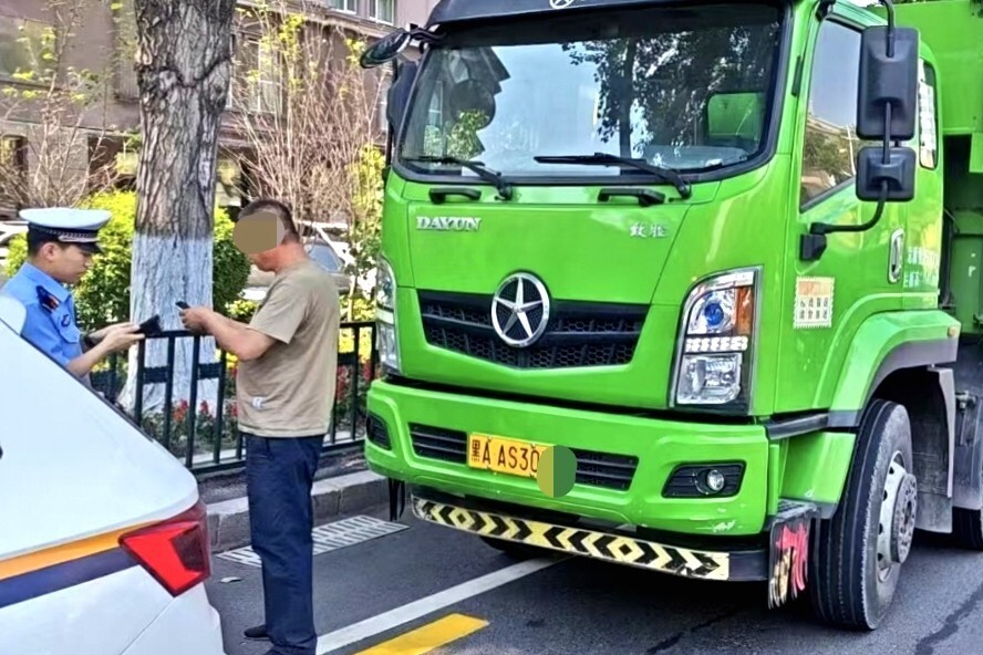 禁行_哈爾濱市公安局交管部門(mén)夏季道路交通安全整治_貨運車(chē)輛超載整治行動(dòng)