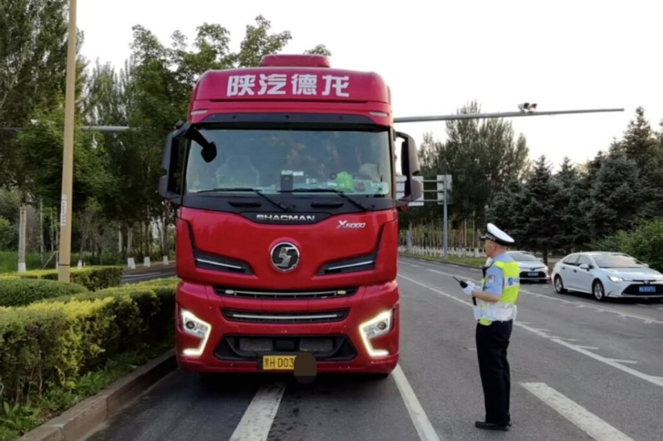 貨運車(chē)輛超載整治行動(dòng)_禁行_哈爾濱市公安局交管部門(mén)夏季道路交通安全整治