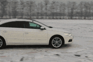 降雪天氣開(kāi)車(chē)注意事項_雪地行車(chē)安全技巧_出行提示