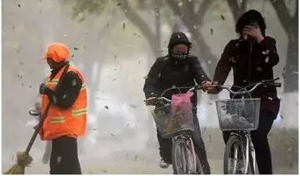 大風(fēng)天氣車(chē)輛行駛技巧_大風(fēng)天氣行車(chē)安全注意事項_出行提示