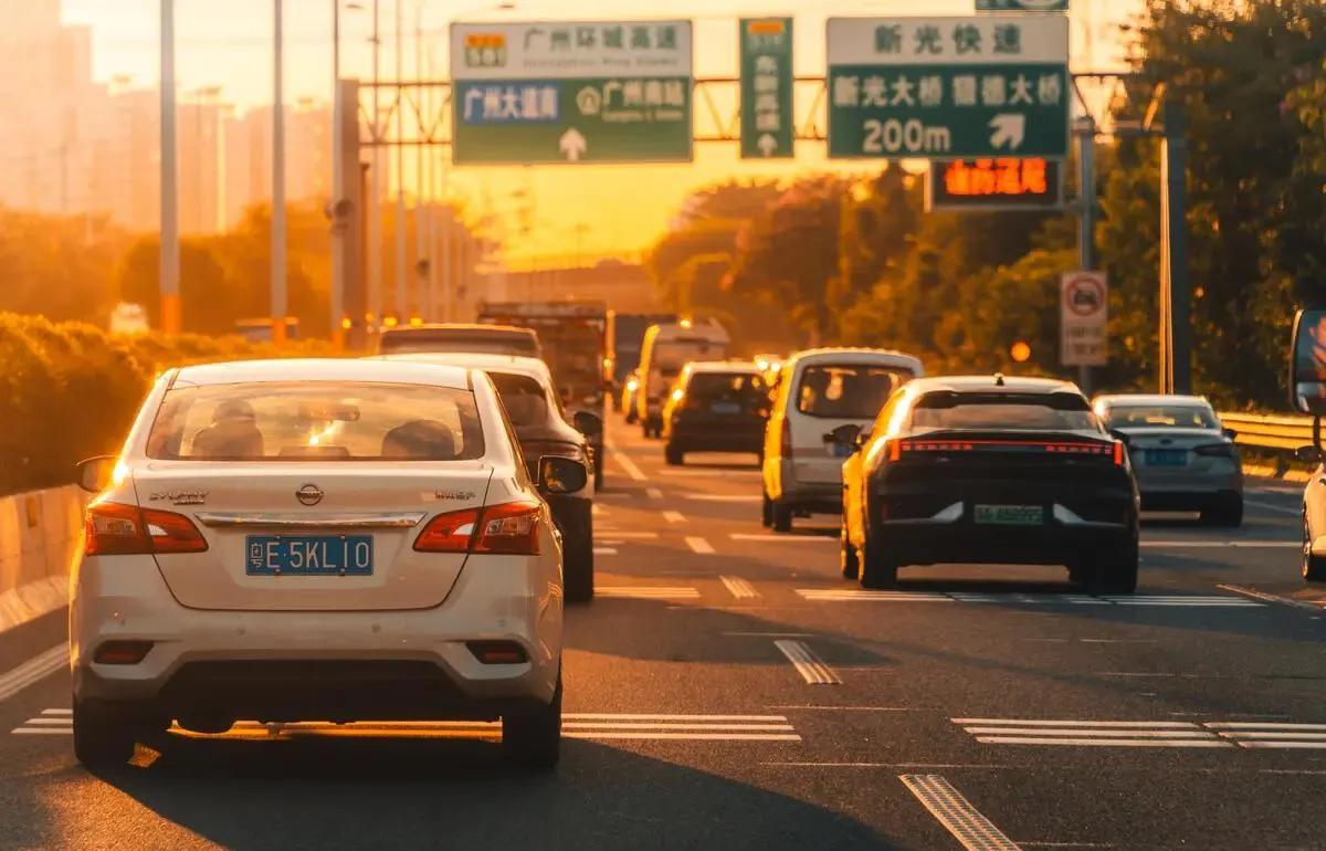 限行_外地車(chē)主生存戰_廣州限行政策