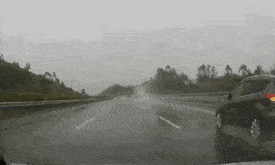 出行提示_夏季雨天行車(chē)安全技巧_夏季高溫交通安全注意事項