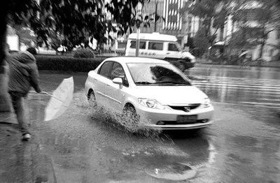 梅河口市強降雨出行安全指南_出行提示_雨天行車(chē)注意事項