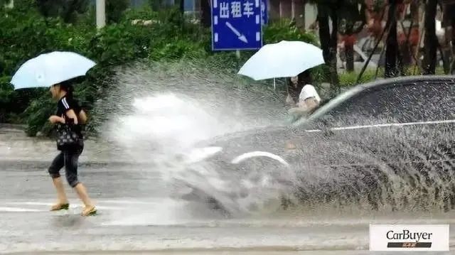 出行提示_梅河口市強降雨出行安全指南_雨天行車(chē)注意事項