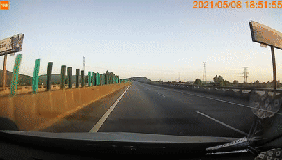 避免開(kāi)車(chē)看手機事故_分心駕駛危害與預防_出行提示