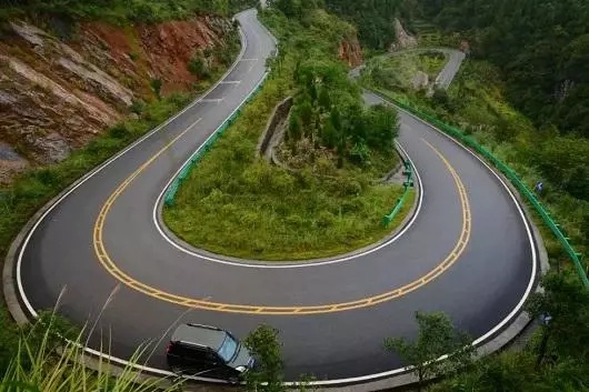 不同路況剎車(chē)法則_路況_剎車(chē)技巧