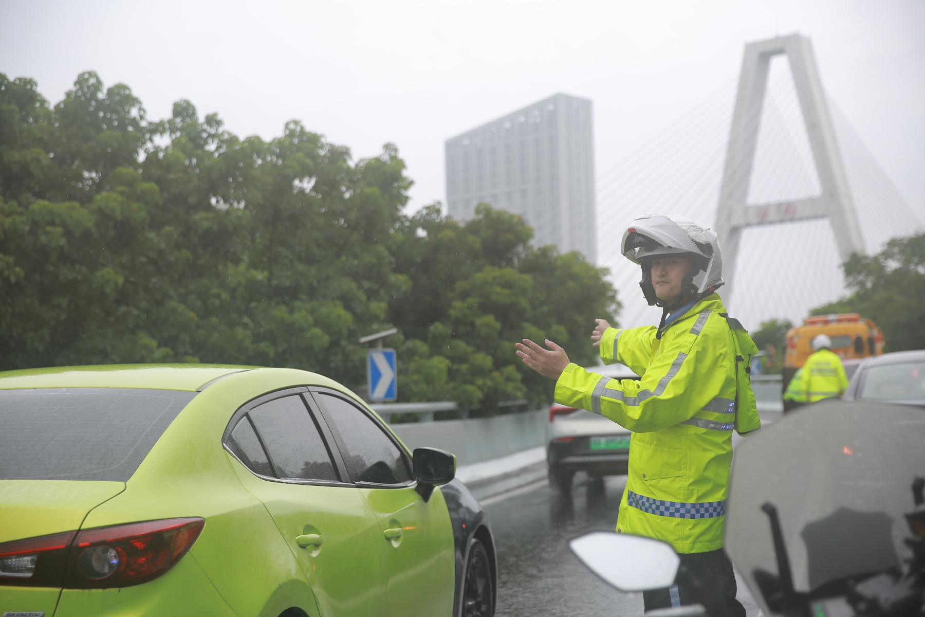 武漢交警惡劣天氣應急預案_武漢雨天晚高峰交通壓力_出行提示