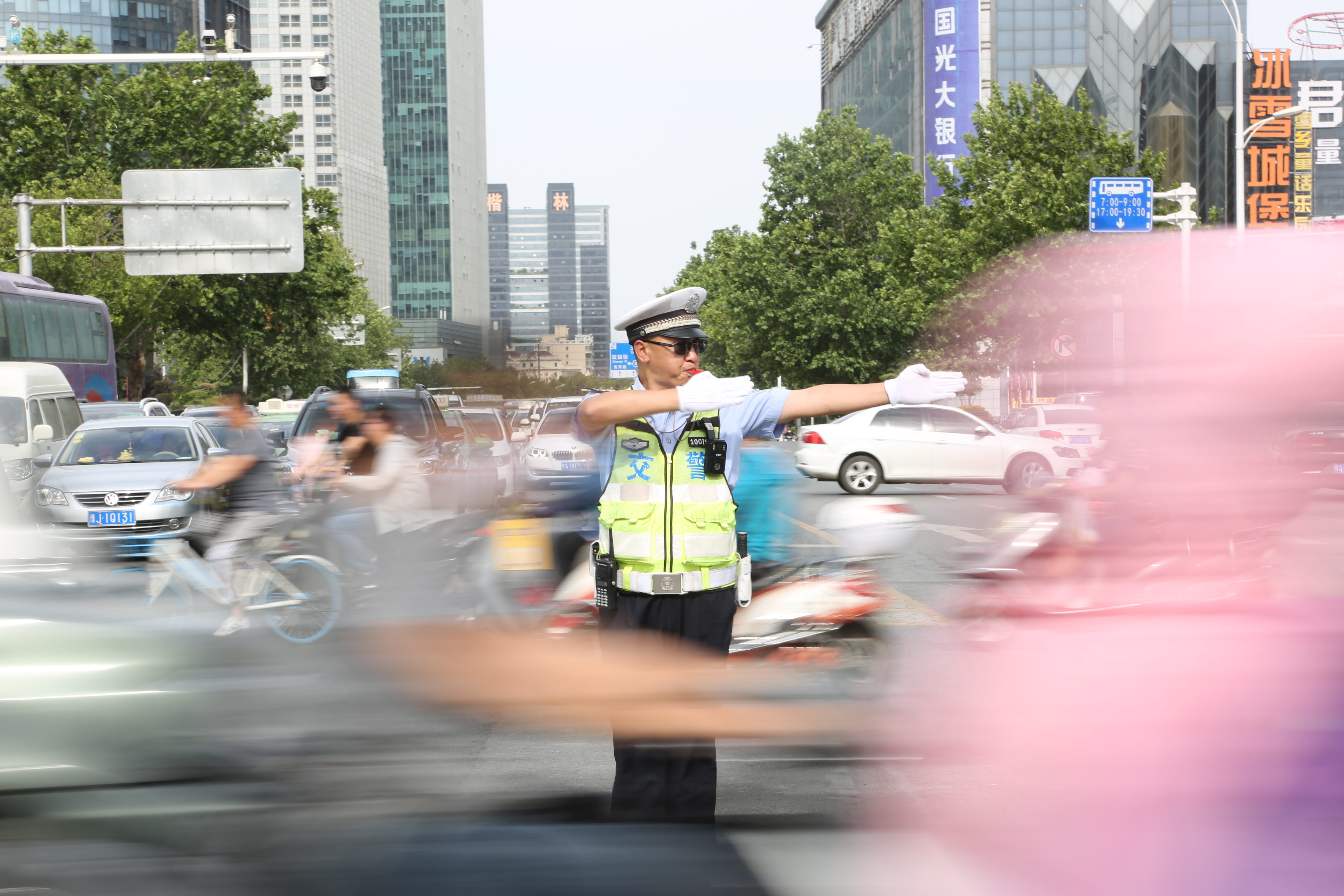 出行提示_ 2025年端午節鄭州交通管控 _