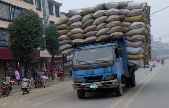 改裝貨車(chē)安全隱患_出行提示_非法改裝貨車(chē)危害