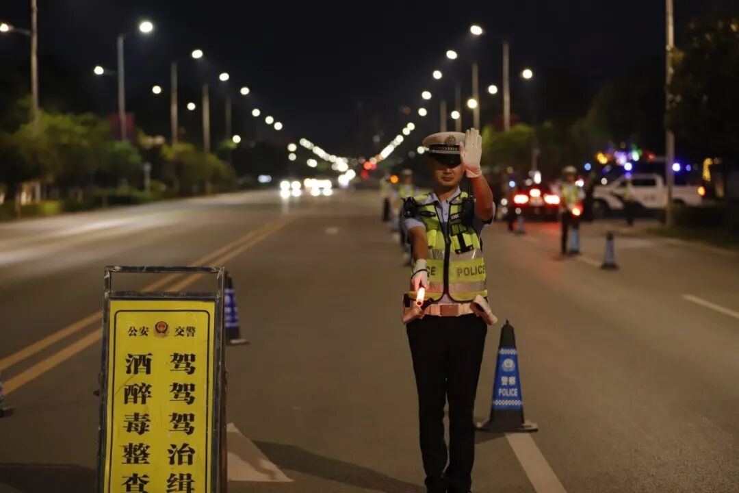 出行提示_國慶節高速免費通行時(shí)間_國慶中秋雙節出行安全提示