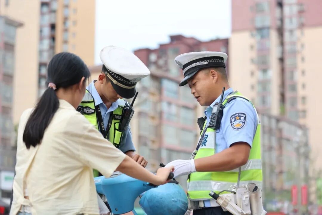 出行提示_國慶節高速免費通行時(shí)間_國慶中秋雙節出行安全提示